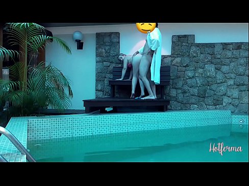 ❤️ Bòs envite sèvant nan pisin lan, men li pa t 'kapab reziste yon cho ❤️❌ Porno nan pònografi ht.redporn-tv.ru